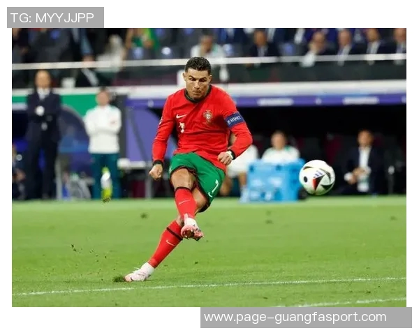 科尔强调防守C罗需团队协作与双人包夹单靠个人难以制止其进攻威胁 科尔强调防守C罗需团队协作与双人包夹单靠个人难以制止其进攻威胁