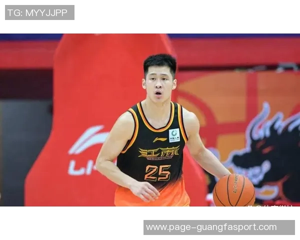 上海新援崔晓龙训练受伤将缺席揭幕战球队面临人员短缺挑战